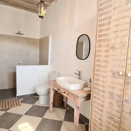 Townhouse Christos *