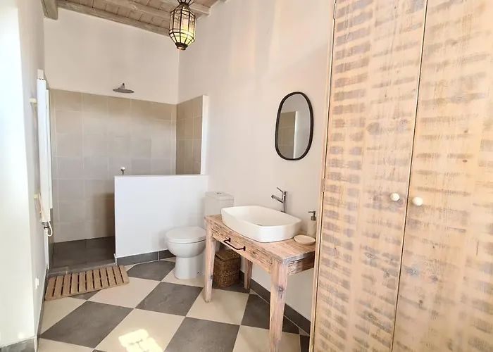 Townhouse Christos *